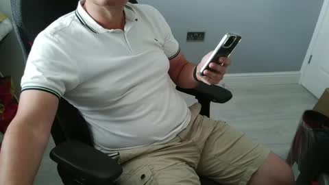 Snapshot of rich_uk56 chatting on 06-02-26, 02:19 UK Straight Guy online show from 06-02-26, 02:19