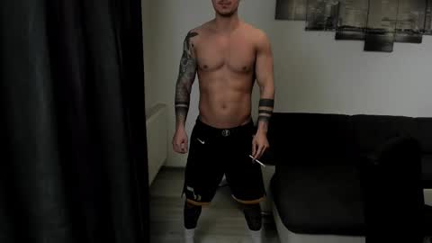 Snapshot of richarddarell chatting on 05-31-26, 04:42 RichardDarell online show from 05-31-26, 04:42