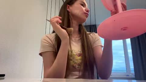 Snapshot of richardsultan chatting on 07-20-26, 02:48 Lana online show from 07-20-26, 02:48