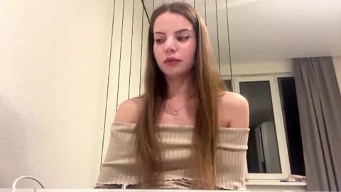 Snapshot of richardsultan chatting on 07-21-26, 08:55 Lana online show from 07-21-26, 08:55