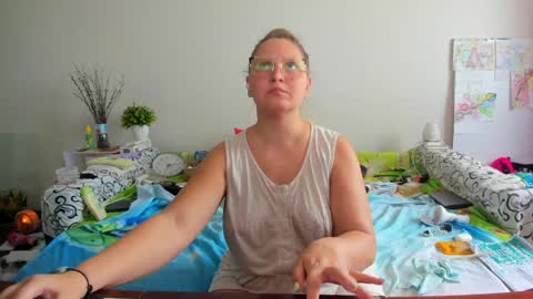 Anna - not anna - right Anna  online show from 04-01-26, 11:33