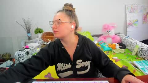 Anna - not anna - right Anna  online show from 04-23-26, 12:29