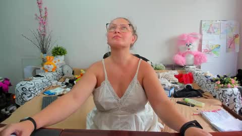 Anna - not anna - right Anna  online show from 06-04-26, 01:17