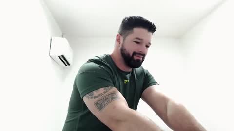 Snapshot of richrolland chatting on 03-11-25, 08:09 Rickseduction online show from 03-11-25, 08:09