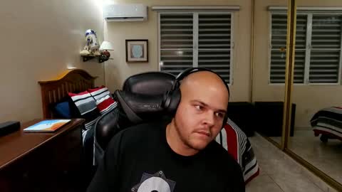 Snapshot of rickyj1012 chatting on 10-22-25, 12:11 Ricky online show from 10-22-25, 12:11