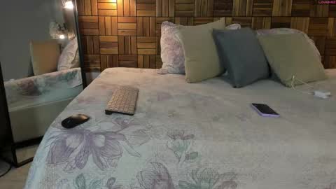 Sara online show from 09-15-25, 10:04