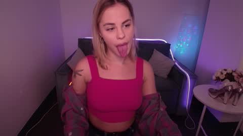 Snapshot of rikaraily chatting on 02-07-25, 08:01 Rika online show from 02-07-25, 08:01