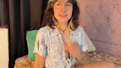 Snapshot of riley_colors chatting on 02-04-25, 02:28 Riley online show from 02-04-25, 02:28