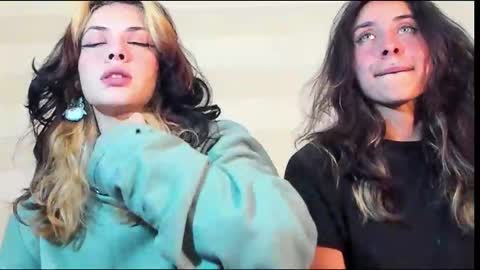 Snapshot of riley_colors chatting on 12-14-25, 05:24 Riley online show from 12-14-25, 05:24