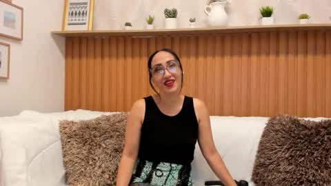 Snapshot of riley_reid_milf chatting on 06-11-26, 01:31 Oriana online show from 06-11-26, 01:31