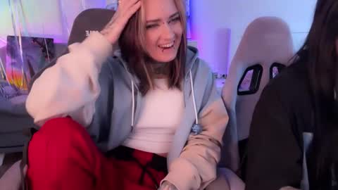   DianaBrite            fansl y online show from 01-11-26, 11:15