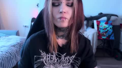   DianaBrite            fansl y online show from 02-17-26, 01:07