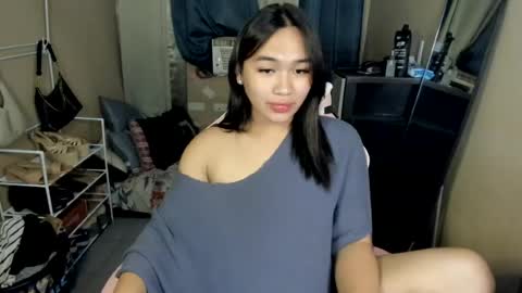 Snapshot of riri_bowa chatting on 07-14-26, 10:21 RIRI online show from 07-14-26, 10:21