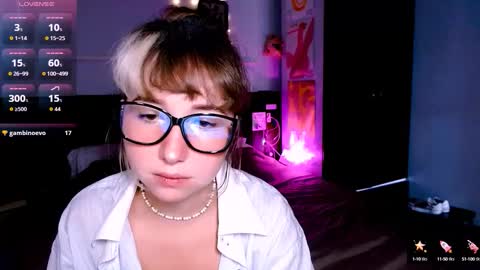 Snapshot of riri_rich chatting on 09-13-25, 04:23 Rita online show from 09-13-25, 04:23