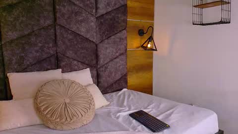 RIRI  online show from 10-25-25, 08:47