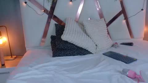 RIRI  online show from 11-20-25, 12:00