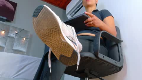 RIRI  online show from 04-02-26, 07:44