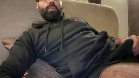 Snapshot of roamexotic00 chatting on 11-28-25, 10:01 roamexotic00 online show from 11-28-25, 10:01