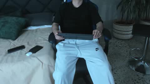 Roan Birkin online show from 02-28-26, 07:37