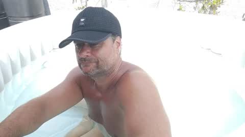 Snapshot of rob28101 chatting on 07-10-26, 11:35 rob online show from 07-10-26, 11:35