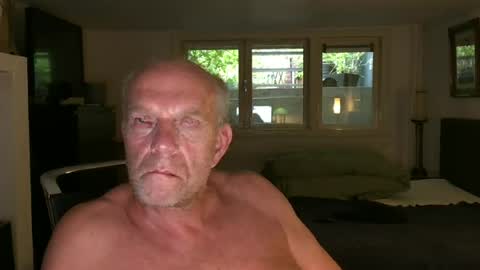 Snapshot of robbertnl chatting on 06-17-26, 06:16 robbertnl online show from 06-17-26, 06:16