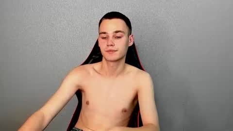 robert10211 online show from 11-10-25, 06:51