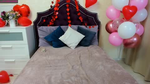 Snapshot of robertamorelly chatting on 02-11-25, 06:08 Betty online show from 02-11-25, 06:08