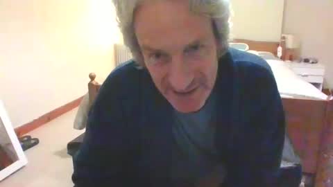 Robert online show from 03-06-25, 05:14