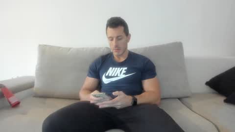 Snapshot of roberto4ever chatting on 01-05-25, 01:26 roberto4ever online show from 01-05-25, 01:26