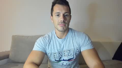 Snapshot of roberto4ever chatting on 01-07-25, 05:09 roberto4ever online show from 01-07-25, 05:09