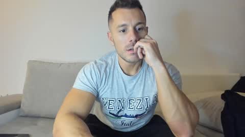 Snapshot of roberto4ever chatting on 01-09-25, 06:15 roberto4ever online show from 01-09-25, 06:15