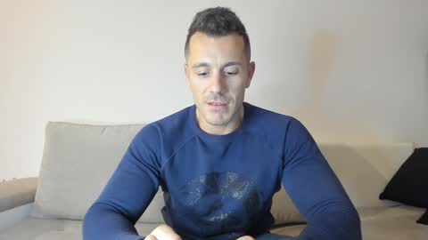 Snapshot of roberto4ever chatting on 01-10-25, 05:13 roberto4ever online show from 01-10-25, 05:13