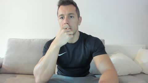 Snapshot of roberto4ever chatting on 01-20-25, 07:15 roberto4ever online show from 01-20-25, 07:15