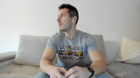 Snapshot of roberto4ever chatting on 01-28-25, 02:21 roberto4ever online show from 01-28-25, 02:21