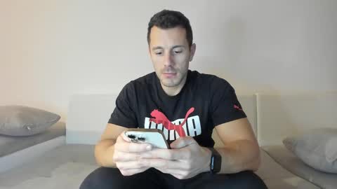 Snapshot of roberto4ever chatting on 02-11-25, 06:11 roberto4ever online show from 02-11-25, 06:11