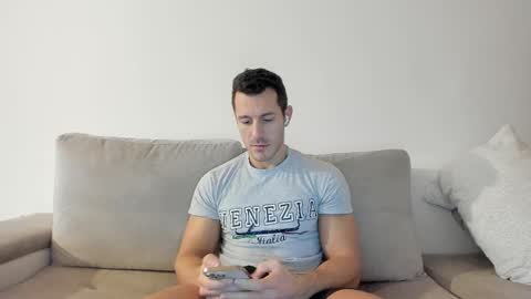 Snapshot of roberto4ever chatting on 02-15-25, 07:38 roberto4ever online show from 02-15-25, 07:38
