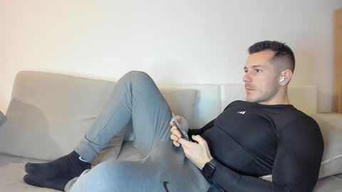 Snapshot of roberto4ever chatting on 03-07-25, 04:33 roberto4ever online show from 03-07-25, 04:33