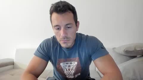 Snapshot of roberto4ever chatting on 09-09-25, 03:00 roberto4ever online show from 09-09-25, 03:00