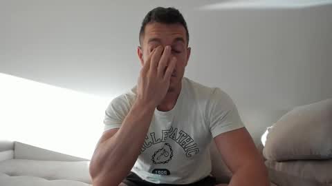 Snapshot of roberto4ever chatting on 09-14-25, 05:06 roberto4ever online show from 09-14-25, 05:06