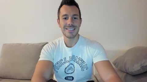 Snapshot of roberto4ever chatting on 09-29-25, 04:50 roberto4ever online show from 09-29-25, 04:50