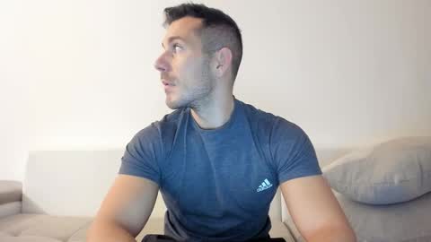 Snapshot of roberto4ever chatting on 10-06-25, 05:16 roberto4ever online show from 10-06-25, 05:16