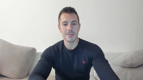 Snapshot of roberto4ever chatting on 10-09-25, 12:03 roberto4ever online show from 10-09-25, 12:03