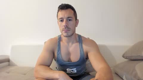 Snapshot of roberto4ever chatting on 10-11-25, 05:17 roberto4ever online show from 10-11-25, 05:17