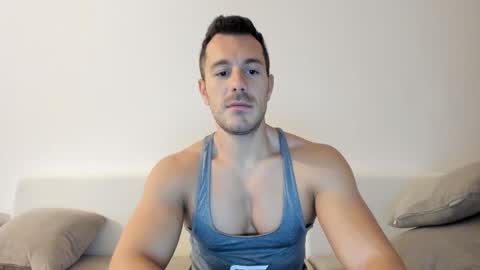 Snapshot of roberto4ever chatting on 10-12-25, 05:17 roberto4ever online show from 10-12-25, 05:17
