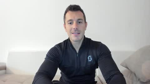 Snapshot of roberto4ever chatting on 10-13-25, 11:10 roberto4ever online show from 10-13-25, 11:10