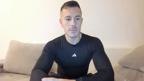 Snapshot of roberto4ever chatting on 10-21-25, 04:24 roberto4ever online show from 10-21-25, 04:24