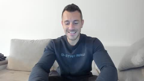 Snapshot of roberto4ever chatting on 10-24-25, 01:29 roberto4ever online show from 10-24-25, 01:29