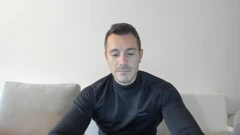 Snapshot of roberto4ever chatting on 10-31-25, 01:45 roberto4ever online show from 10-31-25, 01:45