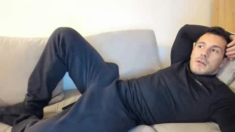 Snapshot of roberto4ever chatting on 11-04-25, 03:55 roberto4ever online show from 11-04-25, 03:55