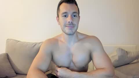 Snapshot of roberto4ever chatting on 11-06-25, 03:57 roberto4ever online show from 11-06-25, 03:57